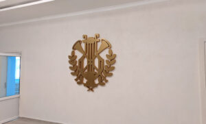 Об'ємний логотип в офісі на стіні