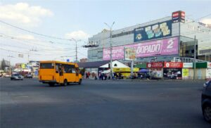 борд возле универмага Киев фото