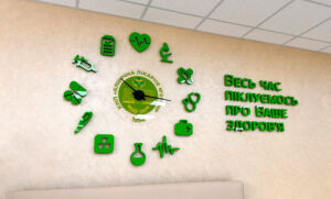 Годинник з послугами на стіну у лікарню
